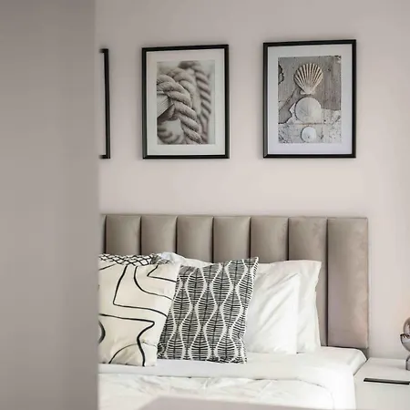 Apartment Phaedrus Living Seaside Residences 06 *